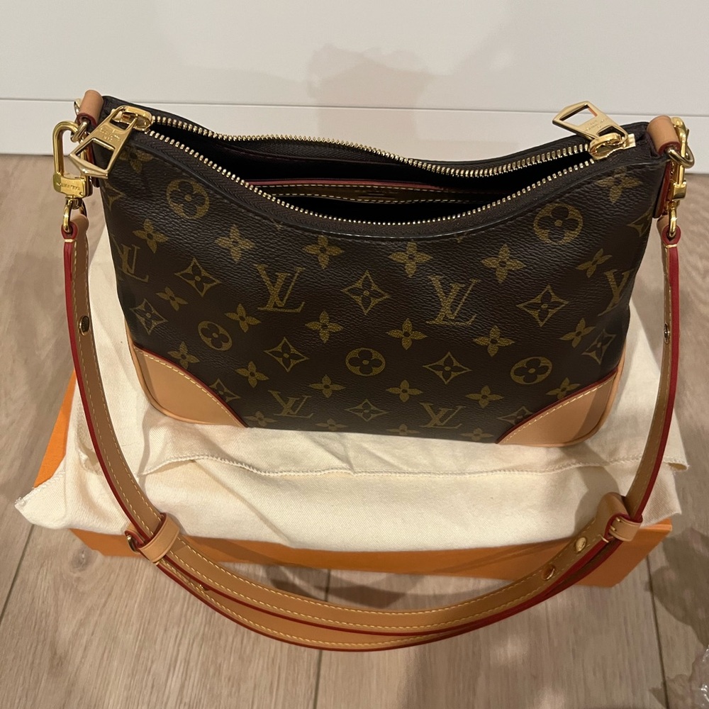 Like New! Authentic Monogram Canvas Louis Vuitton Boulogne (with dust bag & box)